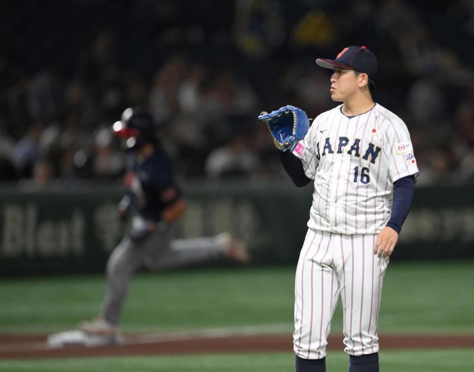 　５回、トーマス（奥）に先制ソロを浴びた隅田（撮影・伊藤笙子）