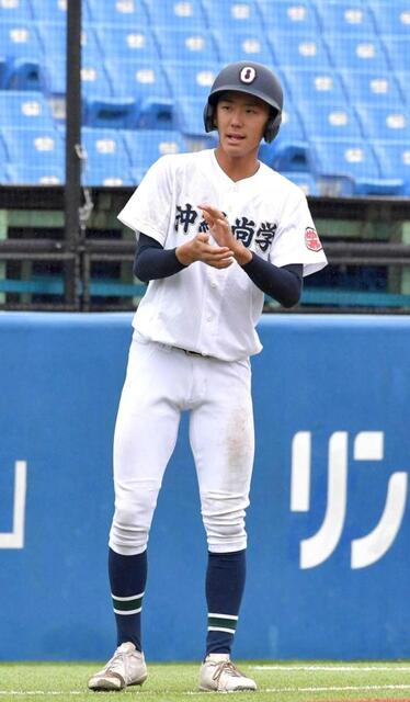 阪神・田中コーチの次男 沖縄尚学・彪斗が三塁ランナーコーチで奮闘