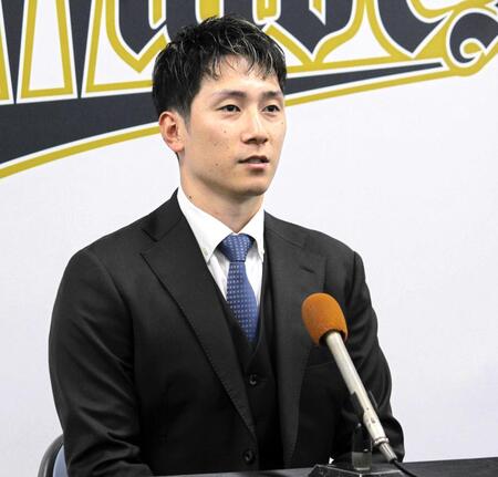 　契約更改交渉に臨んだオリックス・西川龍馬