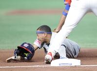 １回、三盗を決める米国・シンプソン（撮影・金田祐二）