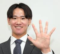 　大幅アップで契約を更改した井上（撮影・佐藤厚）