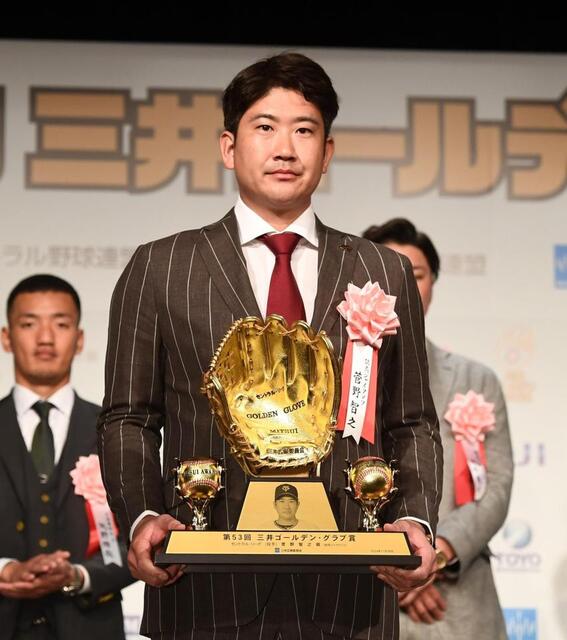 巨人・菅野 4年ぶり5度目のGG賞で今季6冠 来季メジャーでも