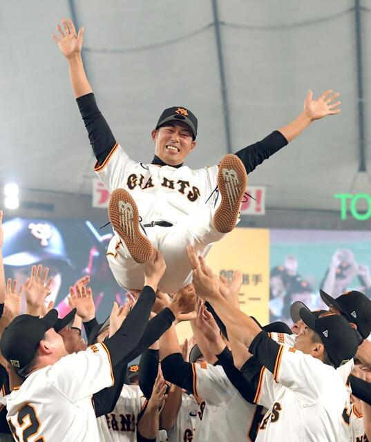 巨人・立岡宗一郎 引退セレモニーで万感胴上げ23度宙に舞う「東京