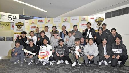 ソフトバンクがハワイへＶ旅行出発　現役ドラフトで上茶谷加入　小久保監督先発として期待