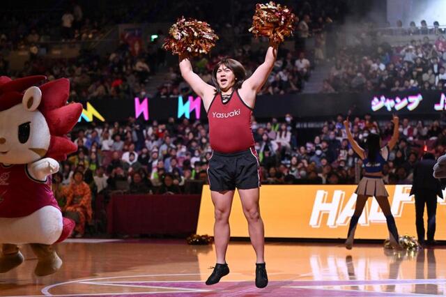 DeNA・山崎康晃の衝撃姿にファン騒然「すげえことやらされてんなw