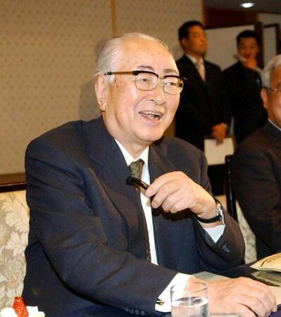 　２００２年、オーナー会議で笑顔の渡辺恒雄さん