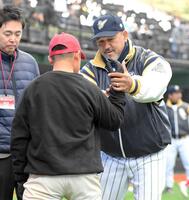 バース登場に虎党どよめきと大歓声 阪神甲子園球場１００周年記念式典 ＳＮＳ「まさかバースきた」/野球/デイリースポーツ online