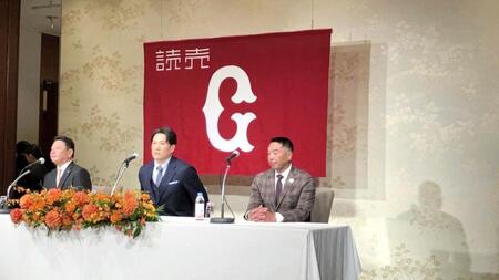 　入団会見に臨んだ田中将（撮影・田中政行）