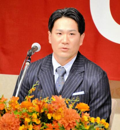 　入団会見に臨んだ田中将