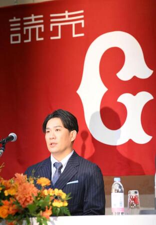 　入団会見で決意を語る田中将（撮影・伊藤笙子）