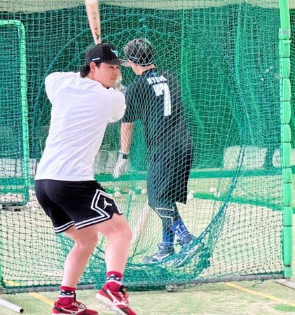 　徳之島での自主トレを公開した藤岡（球団提供）