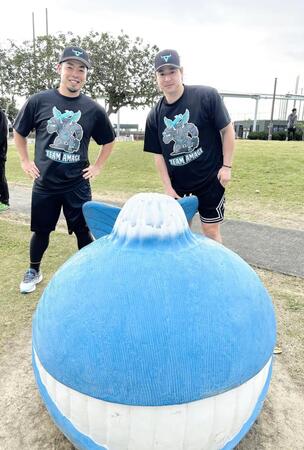 　藤岡（右）が近藤らとの合同自主トレを公開（球団提供）