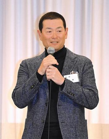 　ＰＬ学園硬式野球部ＯＢ会であいさつする桑田ＯＢ会会長（撮影・金居みつよし）