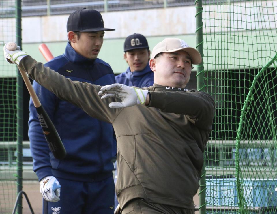 　打撃練習を公開した佐野