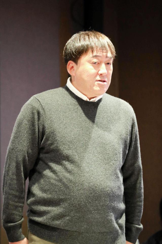 　球団事務所で行われた監督コーチ会議に出席した石井ＧＭ（代表撮影）