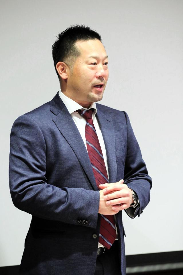 　球団事務所で行われた監督コーチ会議に出席した三木監督（代表撮影）