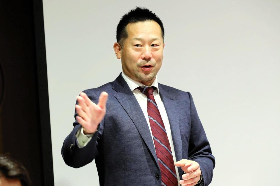 　球団事務所で行われた監督コーチ会議に出席した三木監督（代表撮影）