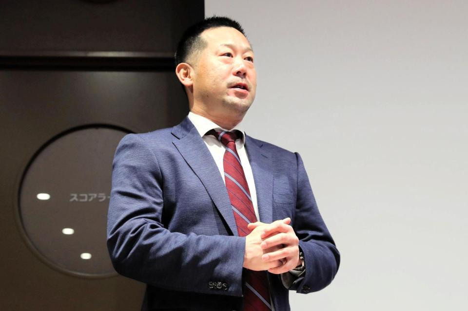 　球団事務所で行われた監督コーチ会議に出席した三木監督（代表撮影）