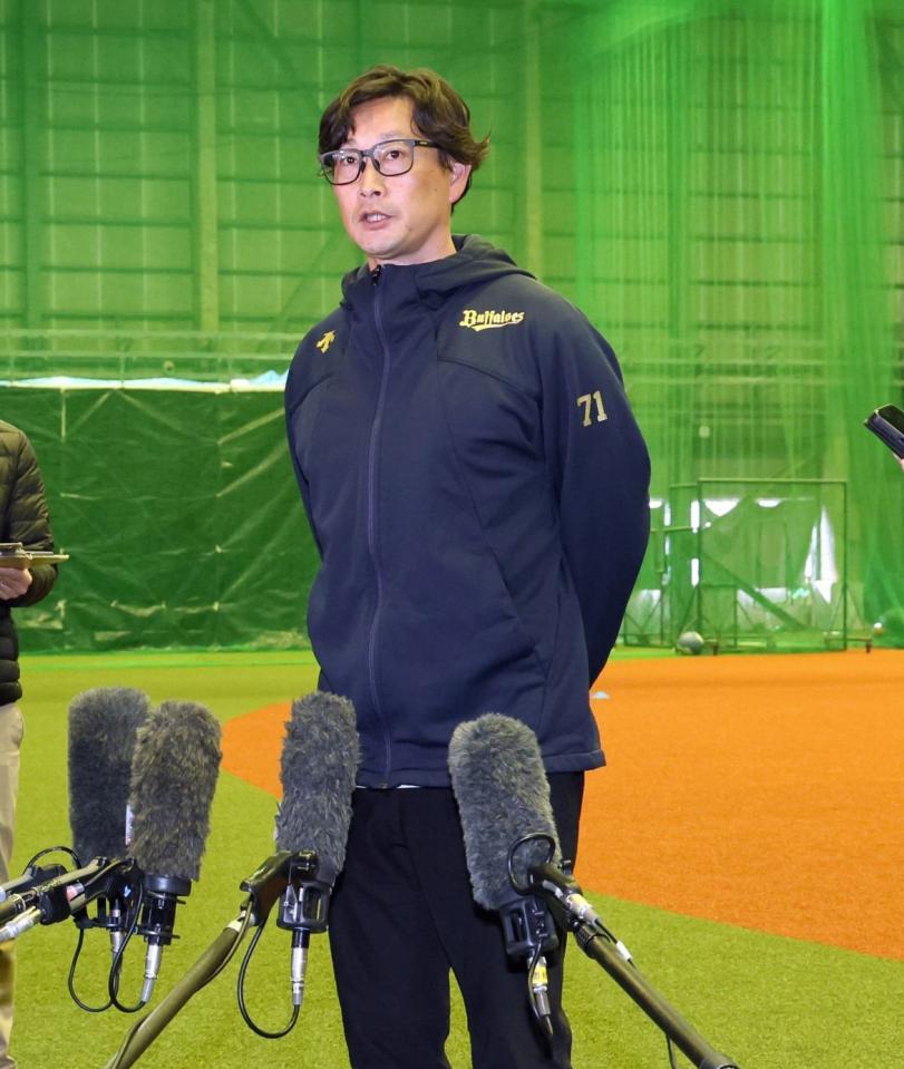 　取材に応じ阪神・淡路大震災の記憶を語る岸田監督（撮影・立川洋一郎）