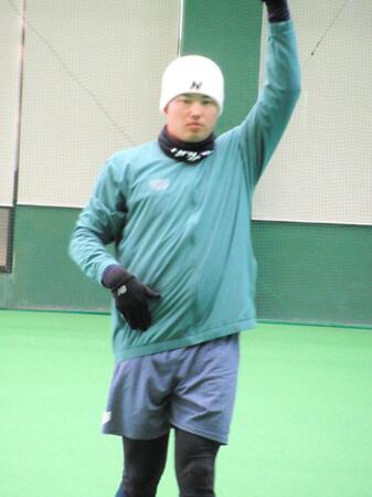 　自主トレを公開した村上