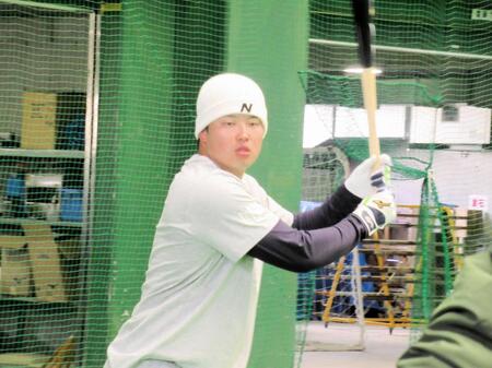 　自主トレを公開した村上