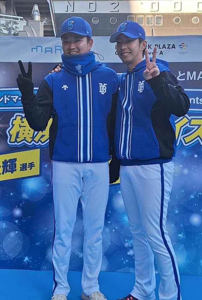 　トークショーに参加した度会（右）と石田裕