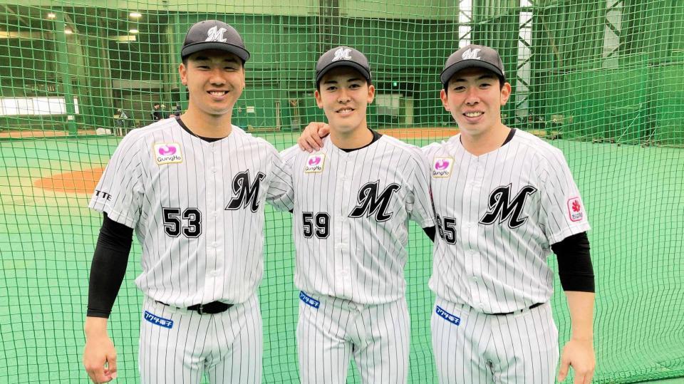 　野球教室に参加した（左から）木村、早坂、寺地