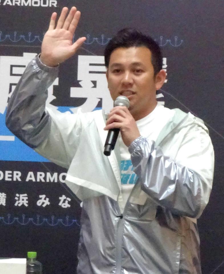 　ファンミーティングに参加した山崎