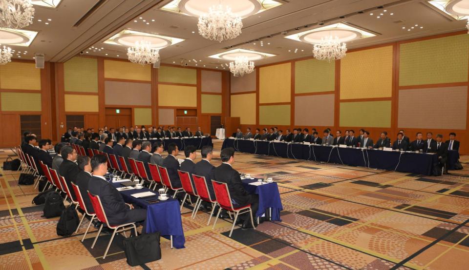 　キャンプ入りを前に行われた１２球団監督会議（撮影・伊藤笙子）