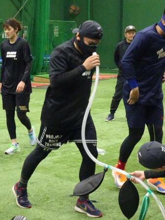 　低酸素トレーニングを行う山崎