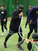 　低酸素トレーニングを行う山崎