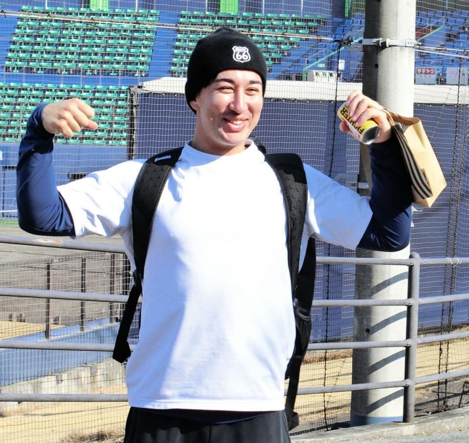 　初の１軍キャンプへ、ガッツポーズで意気込む山口