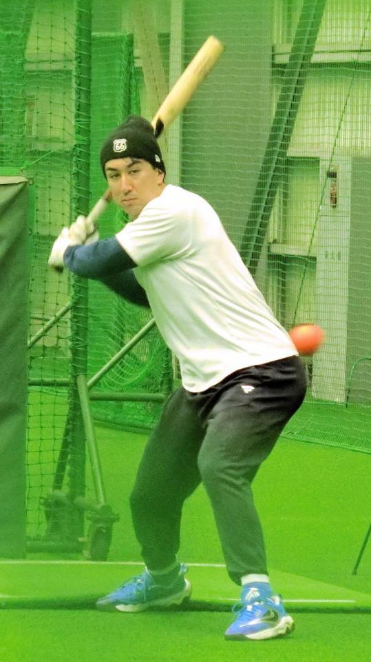　打撃練習をする山口