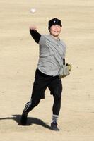 　キャッチボールをする清宮