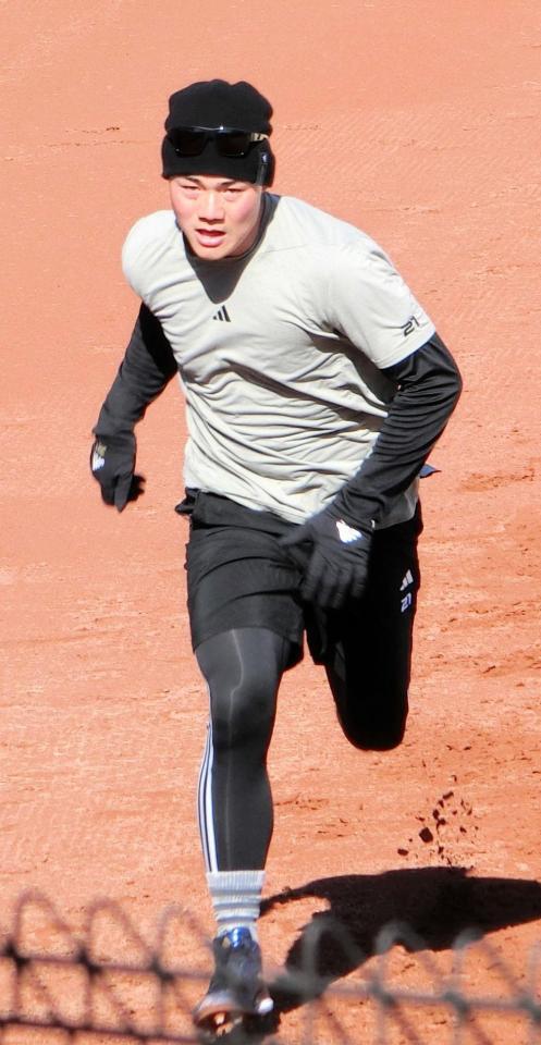 　ダッシュする清宮