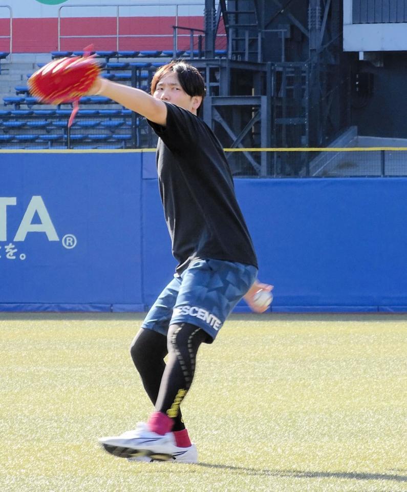 　自主トレを公開したロッテの石川柊