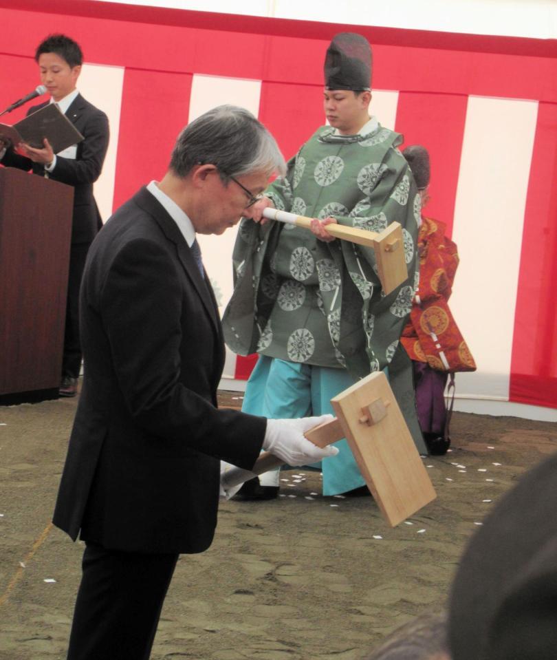 　「ジャイアンツタウンスタジアム」に併設される水族館の起工式に出席した山口オーナー