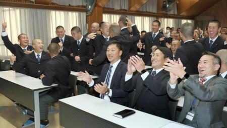 　選抜高校野球の出場が決まり喜ぶ至学館ナインら　