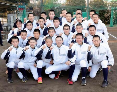 　２１世紀枠で初の甲子園出場を決めた横浜清陵の選手ら