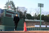 　一人ジョギングをする田中将（撮影・伊藤笙子）