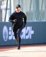 　ランニングをする田中将（撮影・伊藤笙子）