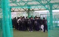 　センバツ出場は叶わなかったが、集合し、練習の準備をする大院大高ナイン（撮影・坂部計介）