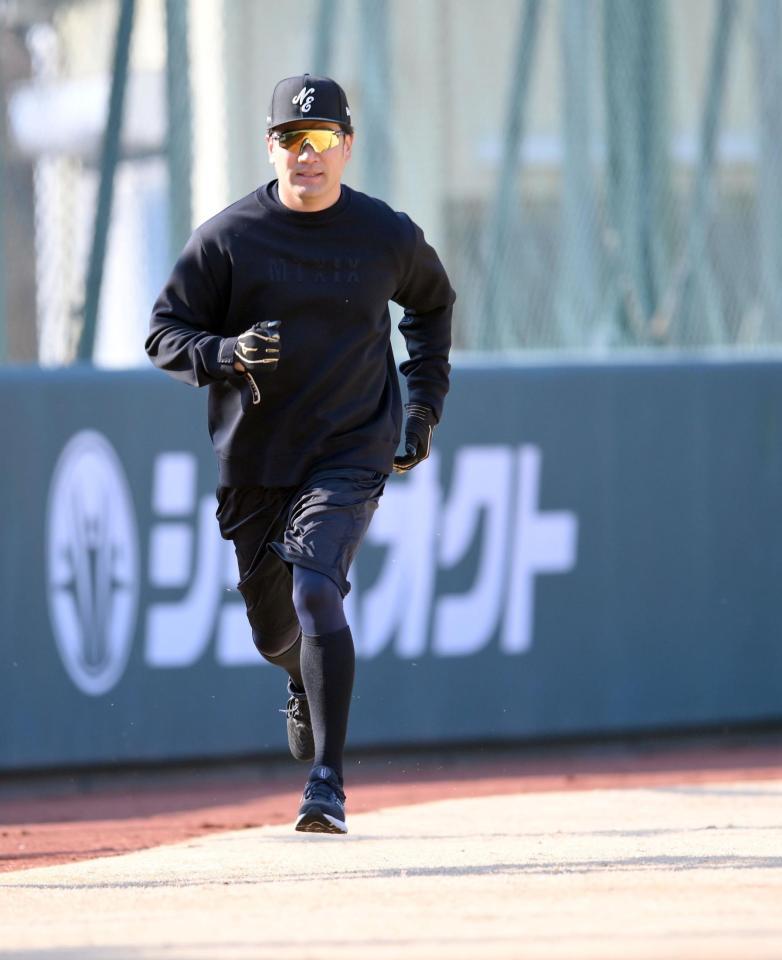 　ランニングをする田中将（撮影・伊藤笙子）