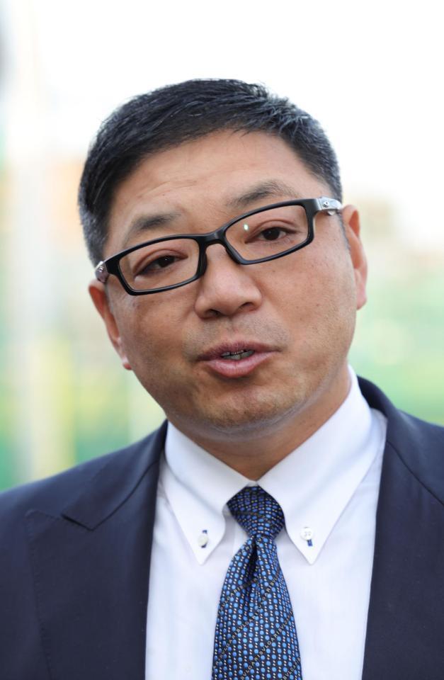 　センバツ出場ならず無念の表情を見せる辻盛監督（撮影・坂部計介）