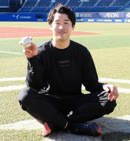 種市が自主トレを公開、改良型フォークの握りを披露