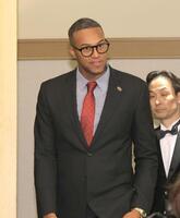 　会見に臨むマルティネス（撮影・西岡正）