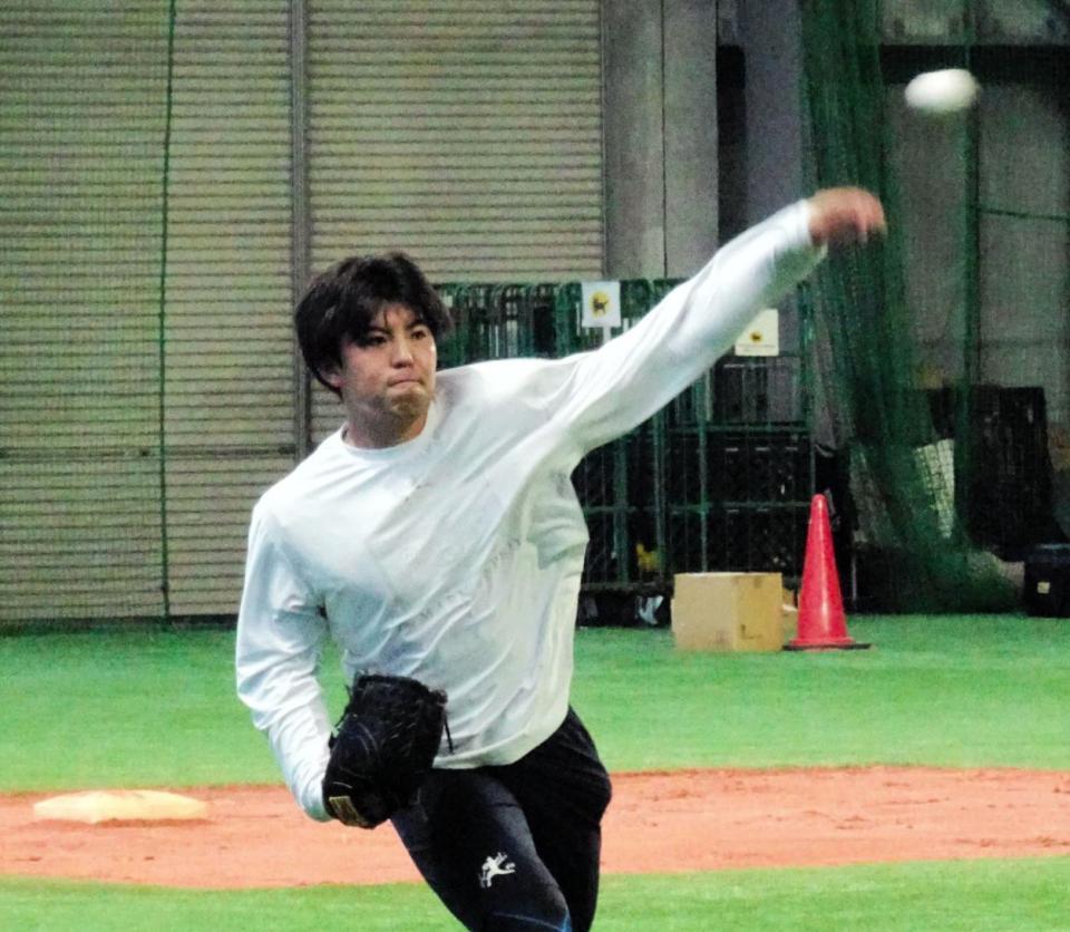 キャッチボールする東