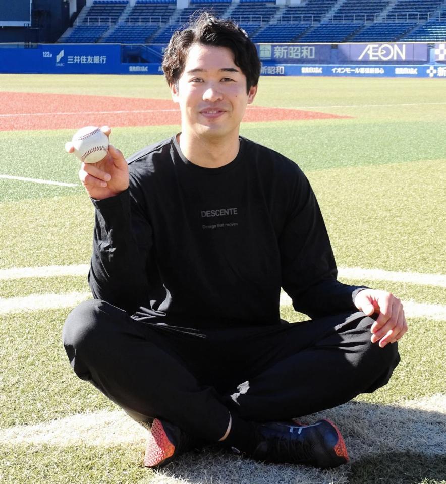 種市が自主トレを公開、改良型フォークの握りを披露