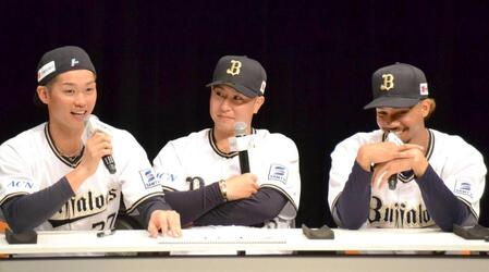 　トークショーに参加した（右から）宗、古田島、石川