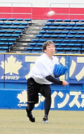 　自主トレを公開した益田は新球習得に意欲